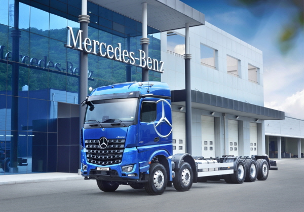 다임러 트럭의 아록스 4153L 10x4. 사진=다임러 트럭 코리아 제공