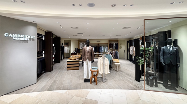 변경된 BI,SI가 적용된 캠브리지 멤버스 매장 전경. 사진=코오롱FnC 제공