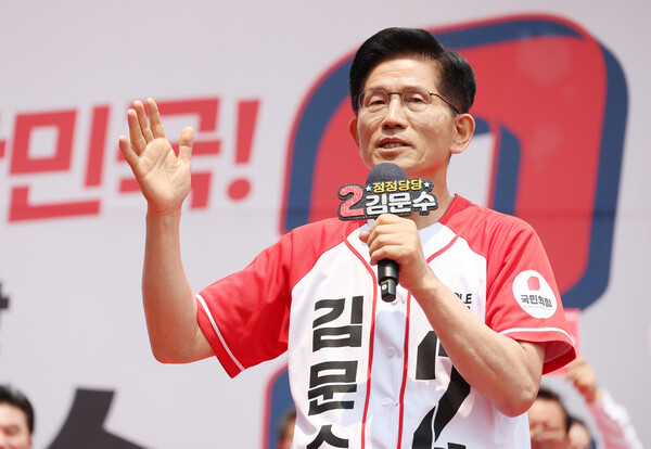 김문수 국민의힘 후보는 지난 30일부터 전국 90시간 논스톱 유세에 돌입하는 등 막판 보수층 결집에 공을 들이고 있다. 사진=연합뉴스 