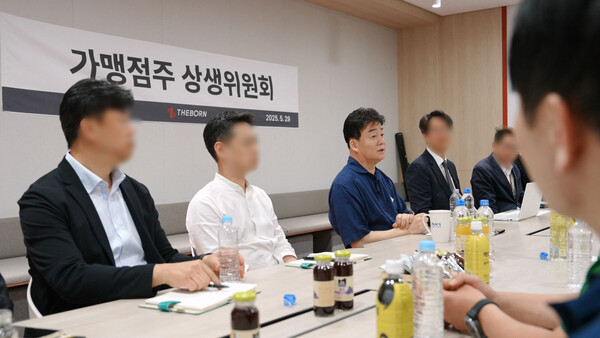 지난달 29일 더본코리아 상생위원회 발족 첫 준비회의에 참석한 백종원 대표. 사진=더본코리아