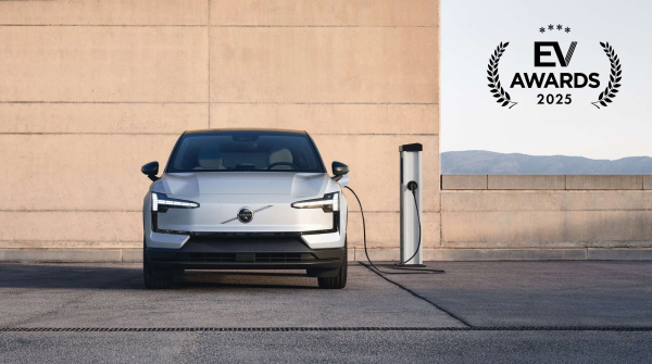 볼보 EX30이 EV 어워즈 2025에서 '심사위원 선정 혁신 전기차'를 수상했다. 사진=볼보자동차코리아 제공
