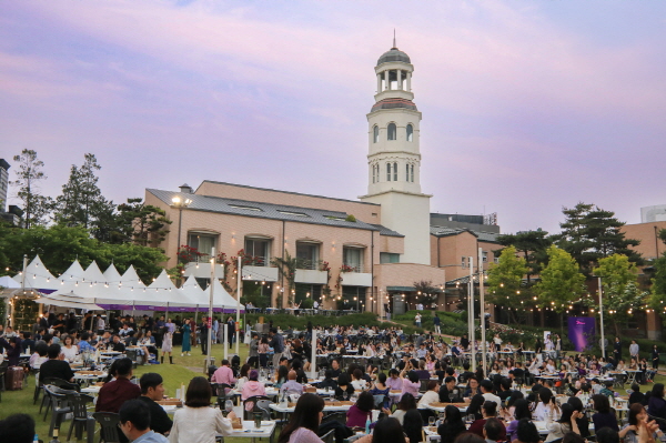 메이필드 호텔 서울에서 2025 디오니소스 와인페어가 열리고 있다. 사진=캐딜락 제공
