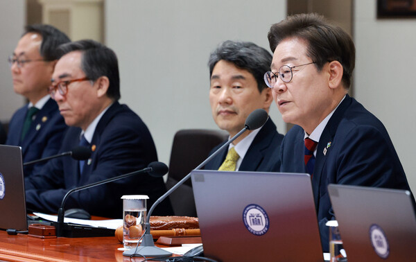 이재명 대통령이 새 정부 출범 이후 처음으로 직접 국무회의를 주재하고 있다. 사진=연합뉴스 