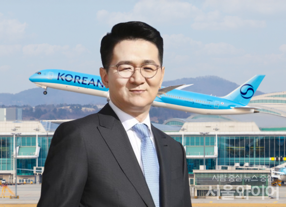 한진그룹의 지주사 한진칼이 자사주 44만44주를 사내복지기금에 출연한다. 사진은 조원태 한진그룹 회장과 신규 CI가 적용된 항공기 모습. 사진=대한항공