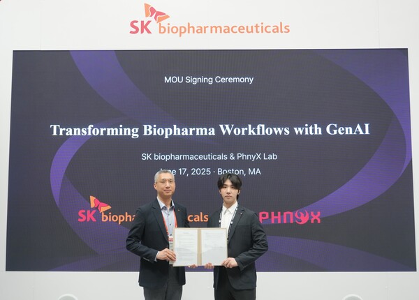(왼쪽부터) 유창호 SK바이오팜 전략부문장, 배민석 피닉스랩 대표.(사진=SK바이오팜)