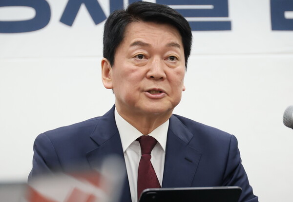 안철수 국민의힘 의원이  25일 자신의 사회관계망서비스(SNS)에 ‘서울 부동산 불장, 소방수도 없이 불구경만 하는 정부’라는 제목의 글을 올리며 이재명 정부의 부동산시장 무대응 기조를 비판하고 나섰다. 사진=연합뉴스  