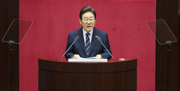 이재명 대통령이 지난 26일 오전 여의도 국회 본회의장에서 추가경정예산안(추경) 시정연설을 하고 있다. 사진=연합뉴스 