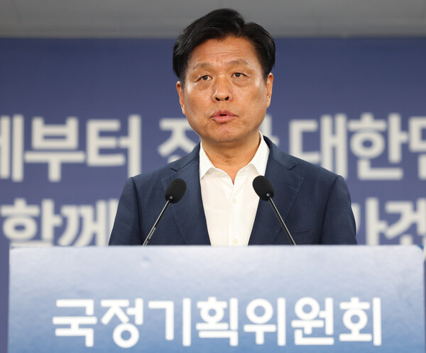 조승래 국정기획위원회 대변인이 1일 서울 종로구 국정기획위에서 주요 현안에 대해 브리핑하고 있다. 사진=연합뉴스 