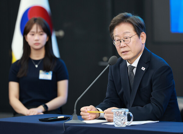 이재명 대통령이 지난달 25일 취임 이후 처음으로 호남 지역을 찾아 ‘광주시민·전남도민 타운홀 미팅’에 참석해 지역 현안 관련 시민들의 의견 청취에 나섰다. 사진=연합뉴스 