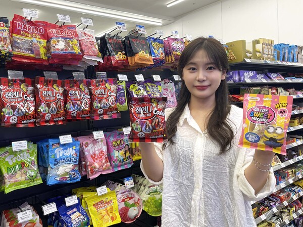 GS25가 누적 판매 500만개를 돌파한 스윗믹스젤리의 스핀오프 상품으로 젼언니 스윗믹스젤리 콜라맛’을 출시했다. 사진=GS리테일 제공