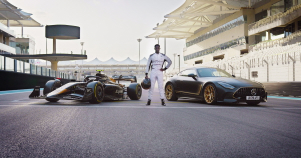 메르세데스-AMG GT 63 4MATIC+ APXGP 에디션(오른쪽). 사진=메르세데스-벤츠 코리아 제공