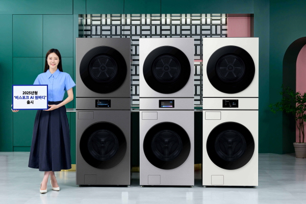 삼성전자 모델이 '비스포크 AI 원바디'와 함께 사진을 촬영하고 있다. 사진=삼성전자 제공