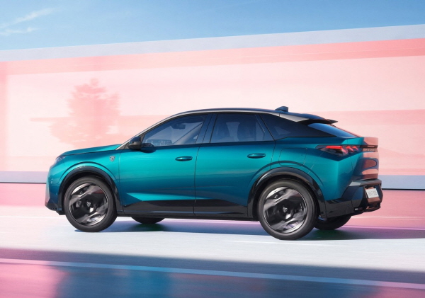 3008의 옆면. 사진=푸조