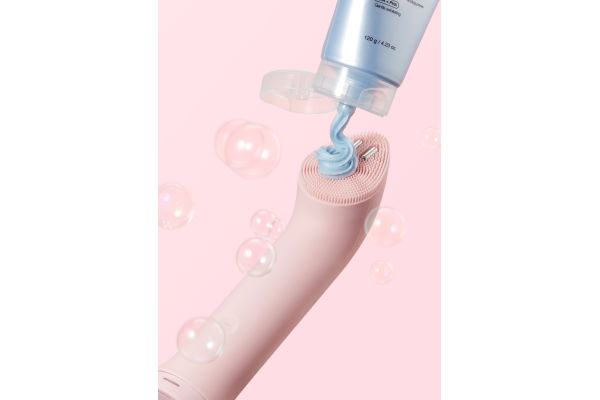 메디큐브 에이지알 부스터 진동 클렌저. 사진=에이피알 제공