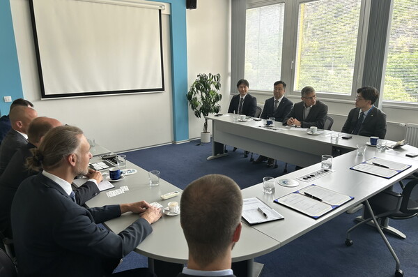 7일(현지시간) 체코 국영 연구기관 유제이브이-레즈 본사에서 열린 '원자력 청정수소 기반연구 업무협약(MOU)' 체결식 현장의 모습. 사진=한국수력원자력 제공