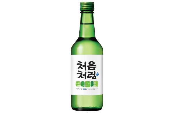 롯데칠성음료가 ‘처음처럼’의 알코올 도수를 16.5도에서 16도로 0.5도 낮춘다고 10일 밝혔다. 사진=롯데칠성음료