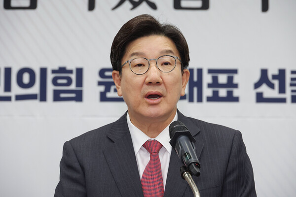 권성동 국민의힘 의원이 10일  안철수 의원을 향해 “하남자 리더십으로는 당의 위기를 극복할 수 없다”며 비판을 쏟아냈다. 사진=연합뉴스 