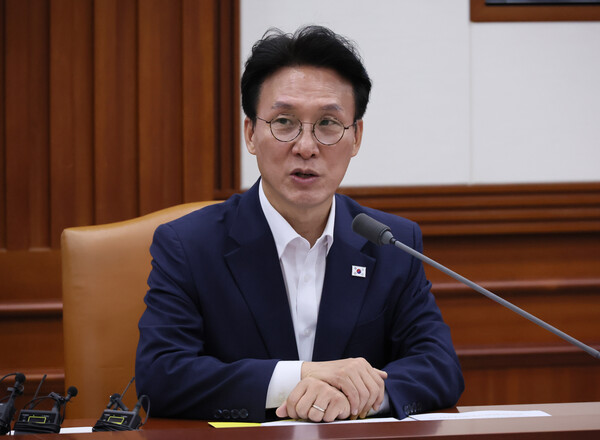 김민석 국무총리가 10일 서울 종로구 정부서울청사에서 총리 취임 후 첫 국정현안관계장관회의를 주재하고 있다. 사진=연합뉴스 