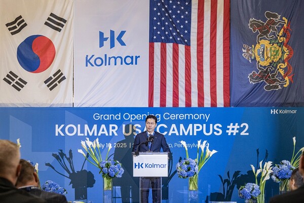 윤상현 콜마그룹 부회장이 지난 16일(현지시간) 미국 펜실베니아주 스콧 타운십(Scott Township)에서 열린 콜마USA 제2공장 준공식에서 기념사를 하고 있다. 사진=한국콜마 제공