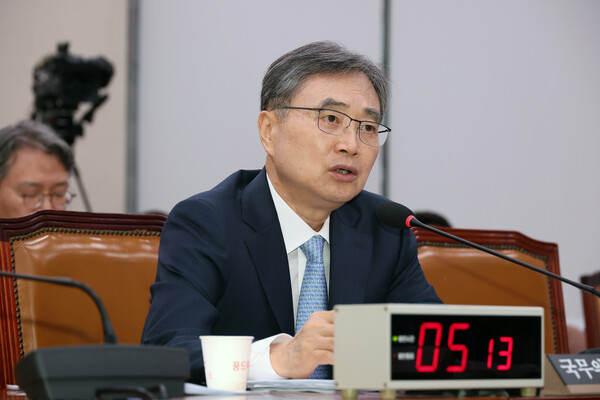 조현 외교부 장관 후보자가 17일 서울 여의도 국회 외교통일위원회에서 열린 인사청문회에 참석해 의원들 질의에 답하고 있다. 사진=연합뉴스 