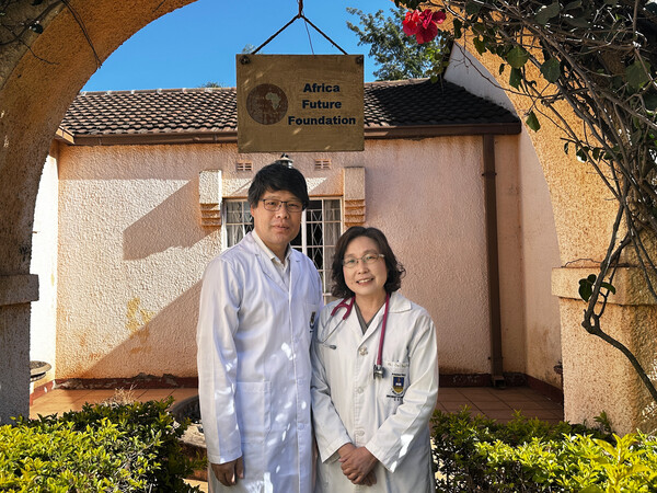 강동원·전진경 교수.(사진=JW이종호재단)