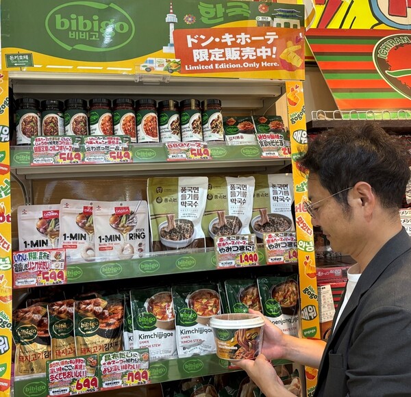 일본 도쿄 돈키호테 매장에 입점한 CJ제일제당의 비비고 전용 매대. 사진=CJ제일제당