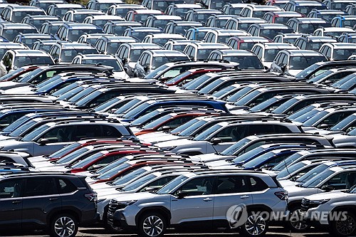일본 요코하마항에 선적을 기다리는 자동차들이 늘어서 있다 (자료사진, AFP=연합뉴스)