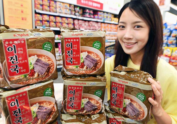 홈플러스가 PB라면 신제품 ‘이진국’ 라면을 출시했다. 사진=홈플러스 제공