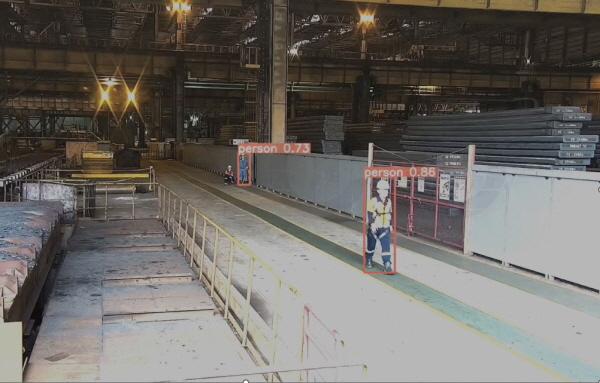 스마트 CCTV 작동 모습. 사진=포스코