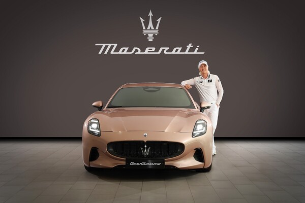 프로골퍼 허인회 선수와 마세라티 폴고레. 사진=마세라티 코리아 제공