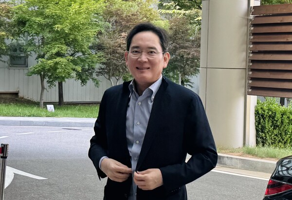 이재용 삼성전자 회장이 29일 강서구 서울김포비즈니스항공센터(SGBAC)를 통해 워싱턴으로 출국하고 있다. 사진=연합뉴스