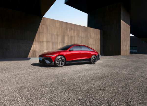 더 뉴 아이오닉 6 N 라인 외장(얼티메이트 레드 메탈릭). 사진=현대차