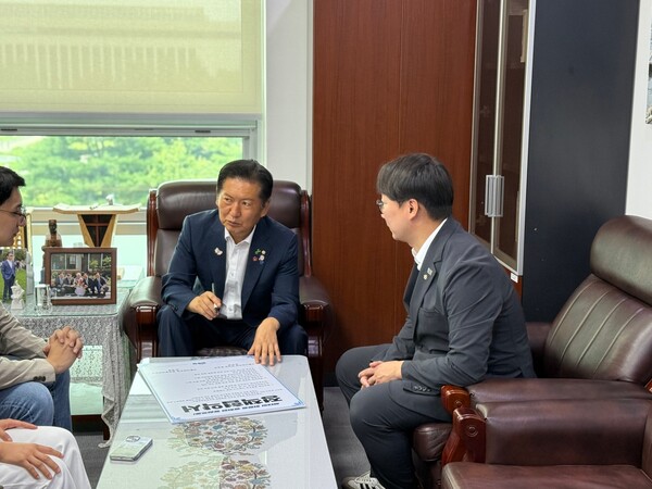 정청래 더불어민주당 신임 대표가 취임 후 첫 주요 인사로 사무총장에 조승래 의원, 정책위의장에 한정애 의원을 임명했다. 사진=정청래 대표 페이스북