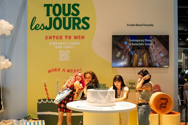 KCON LA 2025 방문객들이 뚜레쥬르 부스를 찾아 즐기고 있다. 사진=CJ푸드빌