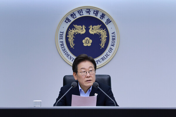 이재명 대통령이 지난달 31일 서울 용산 대통령실 청사에서 열린 6차 수석·보좌관 회의를 주재하고 있다. 사진=연합뉴스 