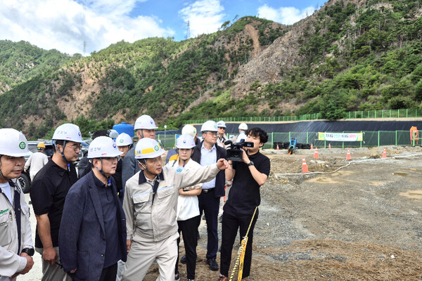 김성환 환경부 장관이 7일 경북 봉화군 소재 영풍 석포제련소를 방문한 모습. 사진=환경부