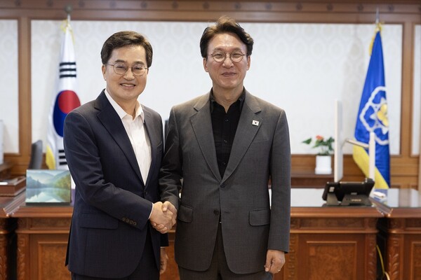 김동연 경기도지사가 7일 김민석 국무총리를 만나 도 주요 현안에 대한 협력과 국비 지원을 요청했다.(사진=경기도)