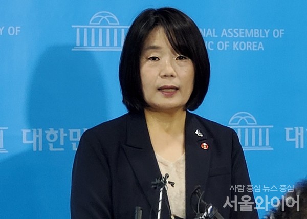 국민의힘이 이재명 정부가 8·15 광복절 특별사면 대상자에 윤미향 전 의원(사진)을 포함한 사실이 알려지자 "정치적 사면 남용"이라며 맹비난 했다. 사진=서울와이어 DB 