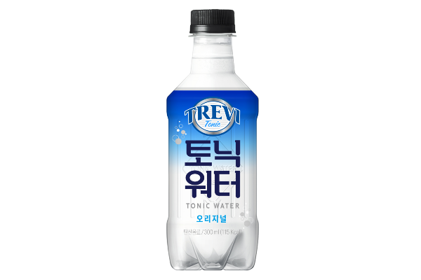 롯데칠성음료가 탄산수 브랜드 ‘트레비’의 청량함을 담고 정통 토닉워터의 핵심인 퀴닌향을 강화한 ‘트레비 토닉워터’를 새롭게 리뉴얼했다. 사진=롯데칠성음료
