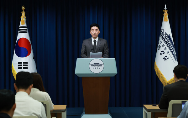  강훈식 대통령비서실장이 전날(13일) 서울 용산 대통령실 청사에서 장관급 등에 대한 인사브리핑을 하고 있다. 사진=연합뉴스