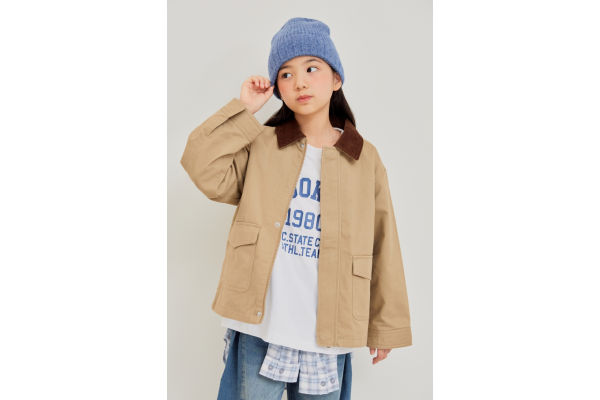 스파오키즈, 멀티 포켓 워크 재킷 화보. 사진=이랜드 제공