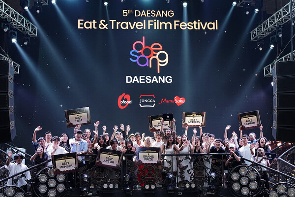 지난 24일 인도네시아 발리에서 열린 ‘5th DAESANG E.T.F.F.’ 시상식에서 참가자들이 단체사진을 촬영하고 있다. 사진=대상그룹