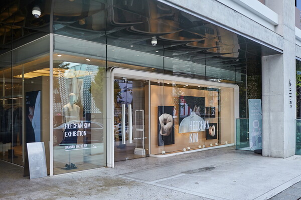 삼성물산 패션부문의 르베이지가 ZIP739 한남점에서 김희찬 작가의 작품을 전시하고 협업 상품을 선보인다. 사진=삼성물산 패션부문 제공