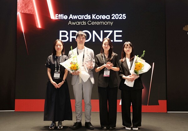 롯데웰푸드가 글로벌 마케팅 커뮤니케이션 시상식 ‘2025 에피 어워드 코리아(에피 어워드)’에서 지난해 진행한 ‘행복한 몽쉘’ 캠페인으로 동상을 수상했다. 사진=롯데웰푸드