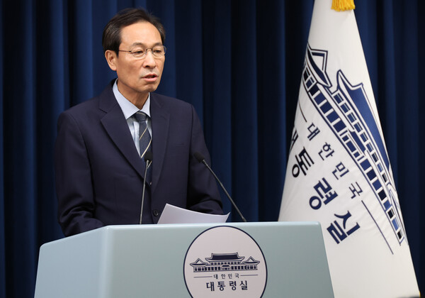 우상호 대통령실 정무수석이 1일 YTN 라디오 인터뷰를 통해 검찰개혁과 관련한 여권 내부 갈등에 대한 입장을 내놨다. 사진=연합뉴스 