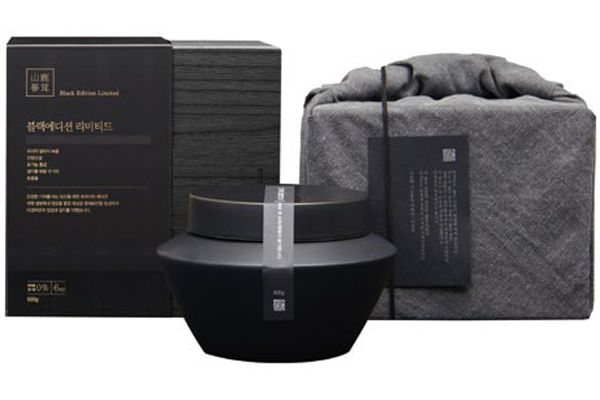 더경옥 블랙에디션 리미티드 상품 컷. 사진=신세계백화점 제공