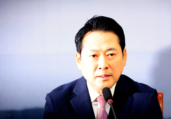 반탄의 기수로 급부상하면서 당권을 거머쥔 장동혁 국민의힘 대표가 최근 극우 이미지 지우기에 나선 모습이다. 사진=연합뉴스 