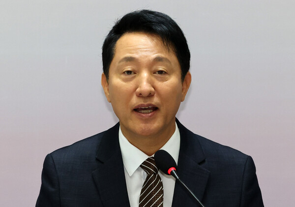 오세훈 서울시장이 정부와 여당을 향해 직격탄을 날렸다. 국민의힘 압수수색과 더불어민주당의 내란특별재판부 추진을 겨냥해서다. 사진=연합뉴스 