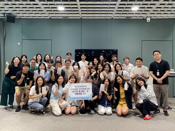 아모레퍼시픽이 오는 7일 ‘화장품의 날’을 맞아 점자스티커가 부착된 생활용품 1000여개를 시각장애인에게 기부한다. 사진=아모레퍼시픽 제공