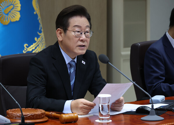 취임 100일을 맞은 이재명 정부가 금융권을 향해 ‘이자장사’ 비판과 함께 상생금융 전환을 강하게 주문하고 있다. 사진은 이재명 대통령이 지난 2일 서울 용산 대통령실에서 열린 제40회 국무회의를 주재하고 있다. 사진=연합뉴스  